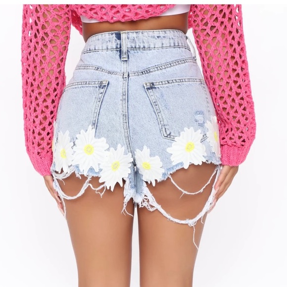 High waist daisy shorts NWT - Picture 3 of 4
